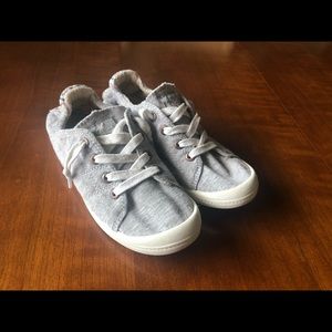 Roxy women’s slip on sneakers size 6.